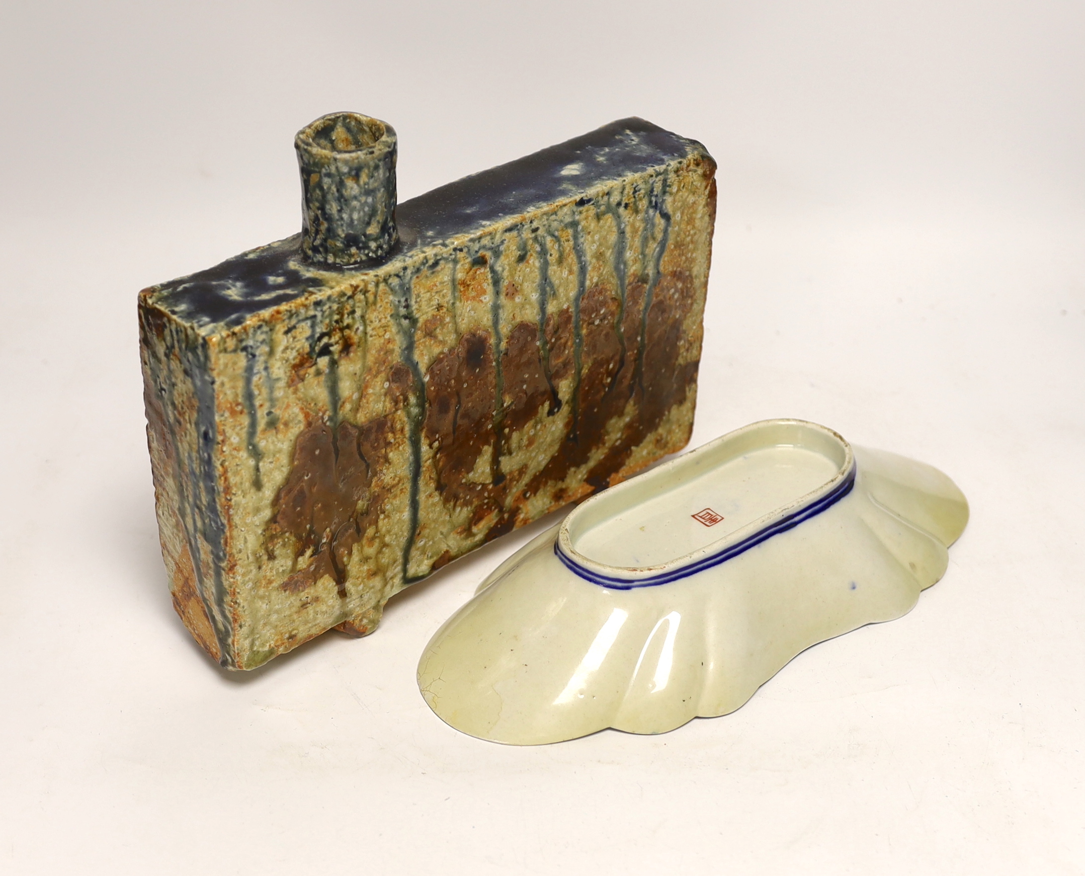 A Japanese studio pottery vase and an Imari dish, tallest 21cm